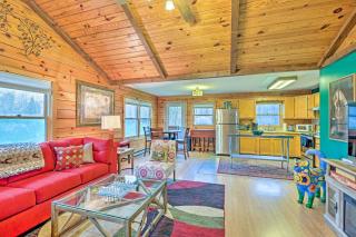 High Peak Heaven Cozy Log Cabin on 1 Acre! - Windham - 3