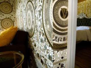 Stunningly Opulent Gold Apartment Near Sheffield FULL SKY TV - 4