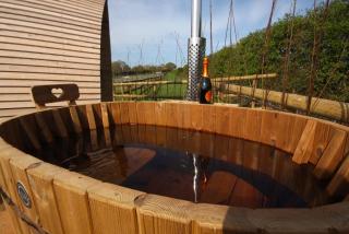 Armadilla 3 at Lee Wick Farm Cottages & Glamping - Clacton-on-Sea - 6