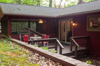 Modern Cabin With Hot Tub Grill Lake Beach Wineries Hiking Fishing And Hershey Park Family And Pet Friendly Superhosts On AB&B - Mount Gretna - 2
