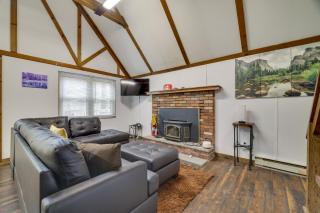 Hot Tub and Resort Amenities Pocono Lake Retreat! - 6