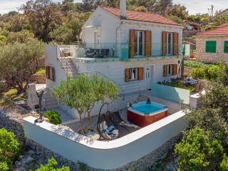 Uniquely designed Villa Ivana with outdoor Jacuzzi nearby the pebble Banje beach at the Island of Solta - Rogač - 0