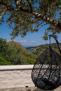 Uniquely designed Villa Ivana with outdoor Jacuzzi nearby the pebble Banje beach at the Island of Solta - Rogač - 6
