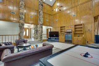 Outdoor Pool and Lake Massive Texas Ranch Villa! - Commerce - 7