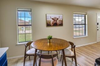 3 Mi to Dtwn Waxahachie Townhome with Fire Pit - Waxahachie - 4