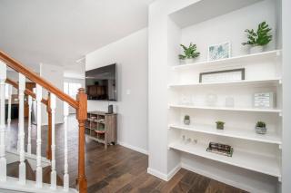 Fabulous & Stylish 4BR w Pool Table and Space to Chill - 3