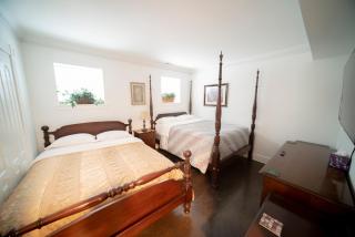 Inspiring Grotto Sleeps 10-20 Free TV & Parking - 2