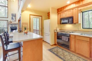 Spacious Pinetop-Lakeside Home with Deck - Near Golf - Pinetop-Lakeside - 2