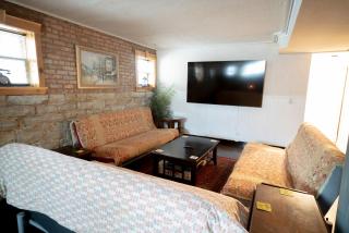 Inspiring Grotto Sleeps 10-20 Free TV & Parking - Chicago - 7