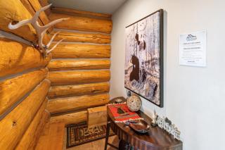 Relaxing Lakeside Getaway on Beautiful Hebgen Lake! HOT TUB with lake views- Beachside Lodge - 2