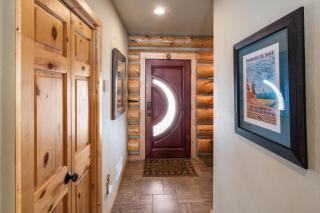 Relaxing Lakeside Getaway on Beautiful Hebgen Lake! HOT TUB with lake views- Beachside Lodge - 5