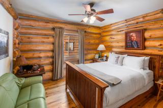 Relaxing Lakeside Getaway on Beautiful Hebgen Lake! HOT TUB with lake views- Beachside Lodge - 7