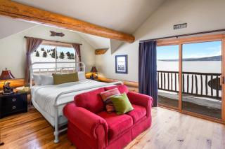 Relaxing Lakeside Getaway on Beautiful Hebgen Lake! HOT TUB with lake views- Beachside Lodge - 0