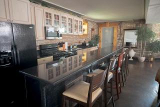 Inspiring Grotto Sleeps 10-20 Free TV & Parking - Chicago - 6