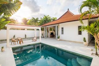 Villa Platform Luxe 3BR Villa in Canggu By Azure near Oldmans - Canggu - 0