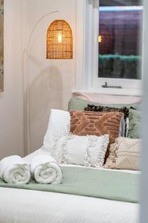 Laurant's Cottage ~ McLaren Vale entertainer - 1