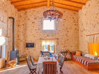 Stone house with private infinity pool - - 4