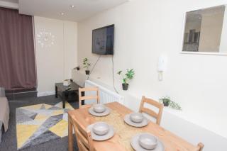 Evergreen Apartments-Flat 7, London - 2