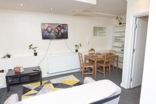 Evergreen Apartments-Flat 7, London - 8