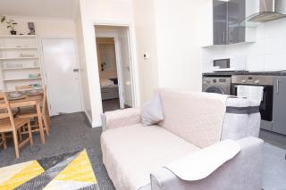 Evergreen Apartments-Flat 7, London - 7