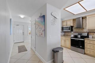 Luxury Direct Beachfront Views - Crimson #201 - 1