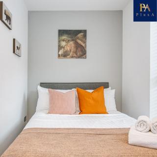 Pluxa The Hideaway - Fully private serviced apartment & parking - 3