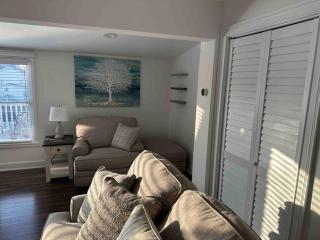 Beautiful Waterfront Ranch for 8 - - 8