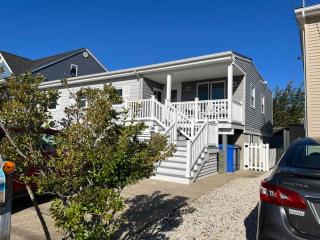 Beautiful Waterfront Ranch for 8 - - 7