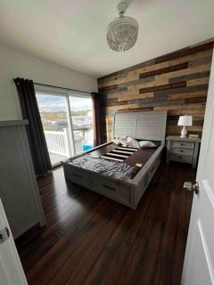 Beautiful Waterfront Ranch for 8 - - 4