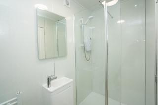 Dwellcome Home Ltd 5 Double Bedroom 2 and a half Bathroom Aberdeen House, Free Drive Parking, Garden, Fast WIFI, lovely quiet street, Ideal for long term contractor, corporate etc stays - see our site for assurance - Aberdeen - 5