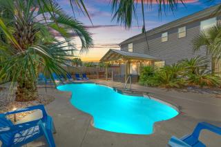 Pirates Cove - Private Pool, Seasonal Hot Tub, Game Room, Close to Beach, Pets OK - 0