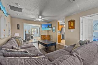 Pirates Cove - Private Pool, Seasonal Hot Tub, Game Room, Close to Beach, Pets OK - 2