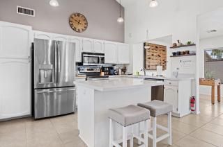 Spacious stunning ranch house, hot-tub and private basketball court, near WestWorld, TPC - Scottsdale - 0