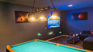 Family retreat, 15 min to Camelback Ski, Hot tub, Game Room - 1