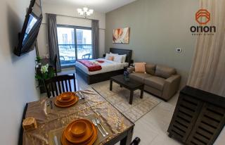 11th Floor Nice Studio, Balcony with Canal and City View, Close to Dubai Mall and Burj Khalifa, Jacuzzi, Pool, Kids Area, 24hr Gym, Free Indoor Parking, WiFi, Fully Furnished Apartment, TV with Streaming, New Building - Dubai - 4