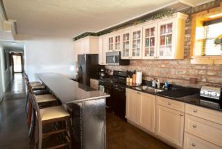 Inspiring Grotto Sleeps 10-20 Free TV & Parking - Chicago - 5