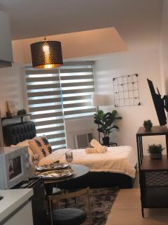 Resort Condo Unit with Stunning View - Azure North - Lagundi - 0