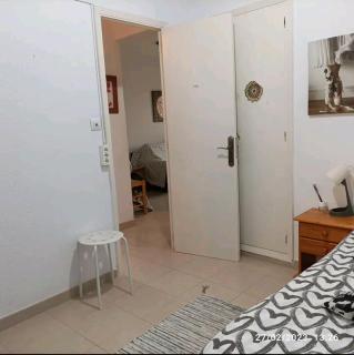 Camera privata singola in appartamento, bagno in comune, aria condizionata caldo freddo, WIFI, TV - 7