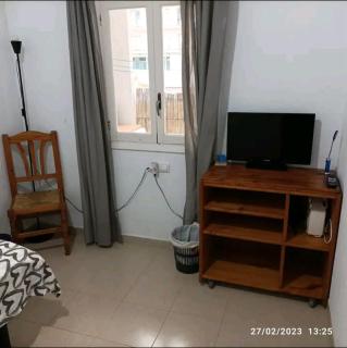 Camera privata singola in appartamento, bagno in comune, aria condizionata caldo freddo, WIFI, TV - 9