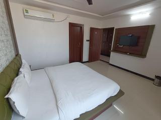 Hotel LAAKHAN BY GHUMO UDAIPUR - 1
