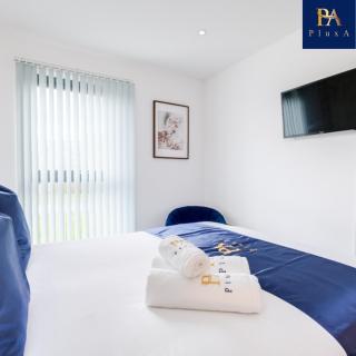 Pluxa Bleu Allure Glamorous City Centre Stay - 2