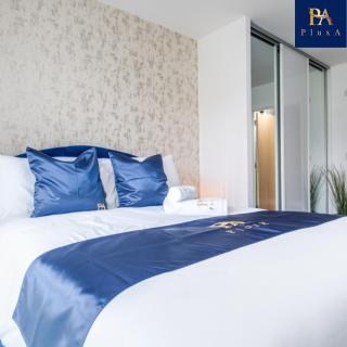 Pluxa Bleu Allure Glamorous City Centre Stay - 4