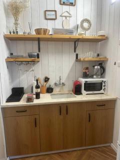 Beautiful Renovated Gallery Apartment - 7