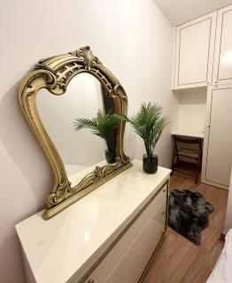 London Charm - Comfortable Room in Spacious House - Londra - 9