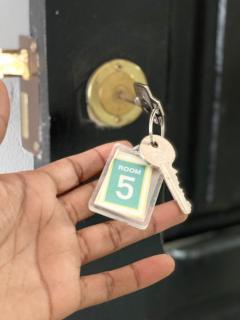 Quarto Nº5 FANTASTIQUE- Central Praia - 5