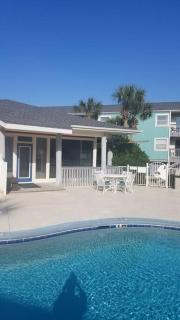 Quiet 2 bedroom condo on Gulf with pool and pond - Pensacola Beach - 3