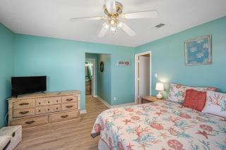 Coral Breeze by ALBVR - Pet Friendly 3BR, 2BA Beach House - Just Steps to the Beach - Fort Morgan - 3
