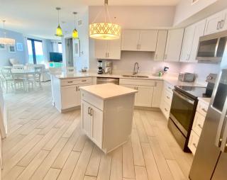 Summer House 401A by ALBVR - Corner Beachfront Beauty - Beachfront Balcony Accessible from all Rooms - Orange Beach - 5
