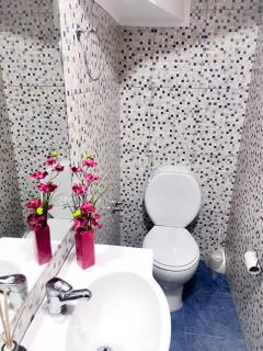 Casa entera con patio, parrilla y cochera - Partido Lomas de Zamora - 2