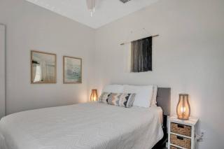 Classy 4BDRM Home W/Pool Mins To Beach and Shops! - Port Aransas - 5